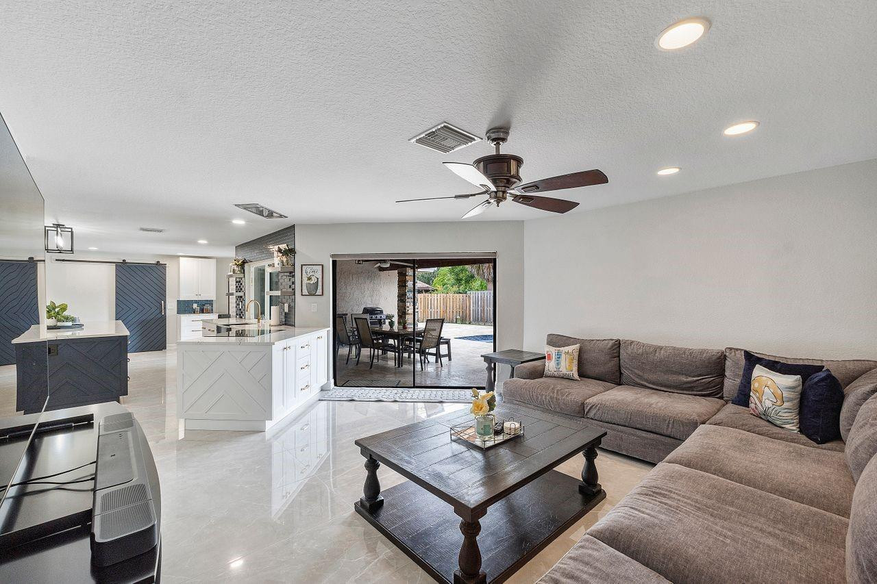 1285 NW 85th Terrace