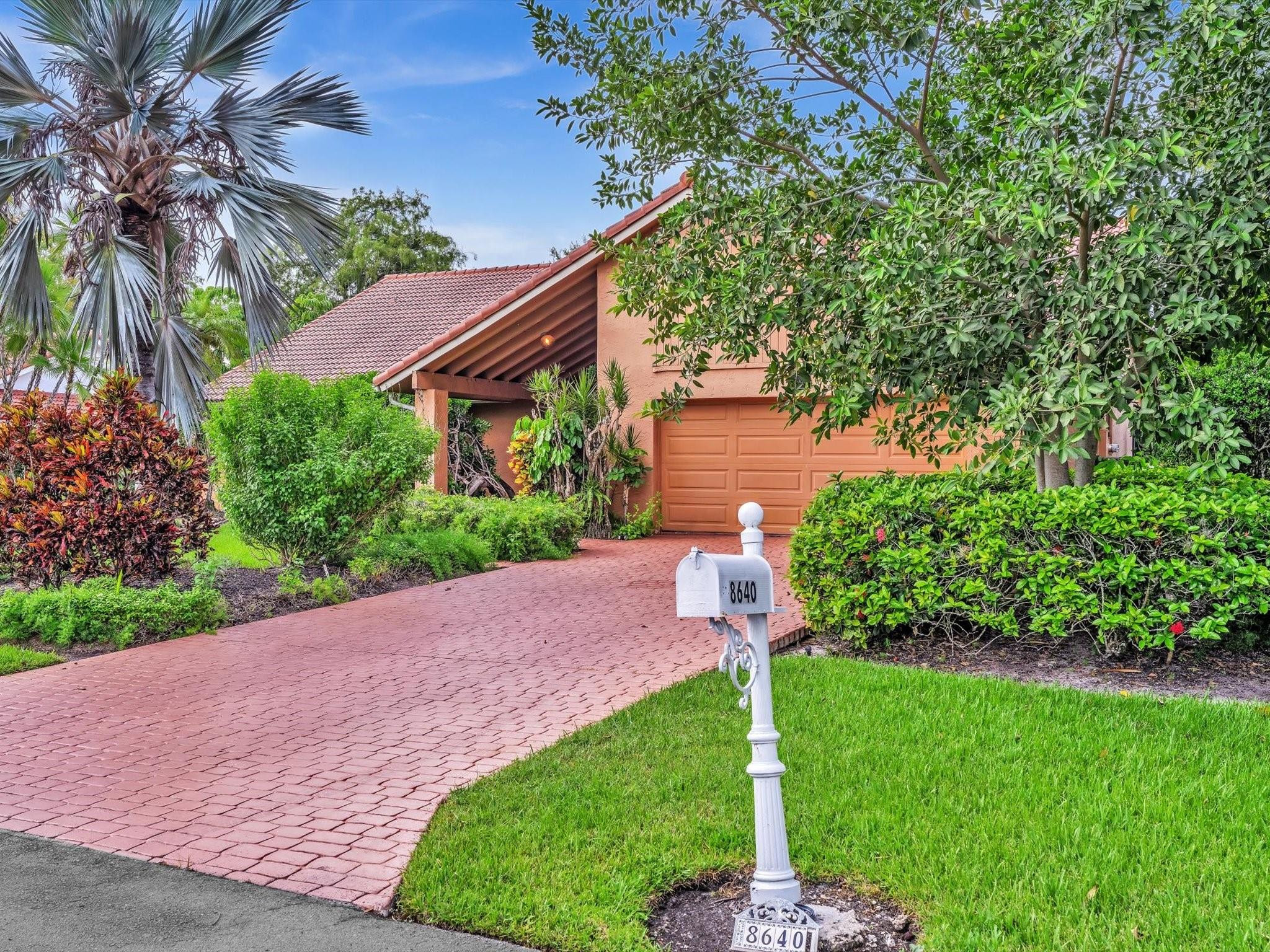 8640 Banyan Court