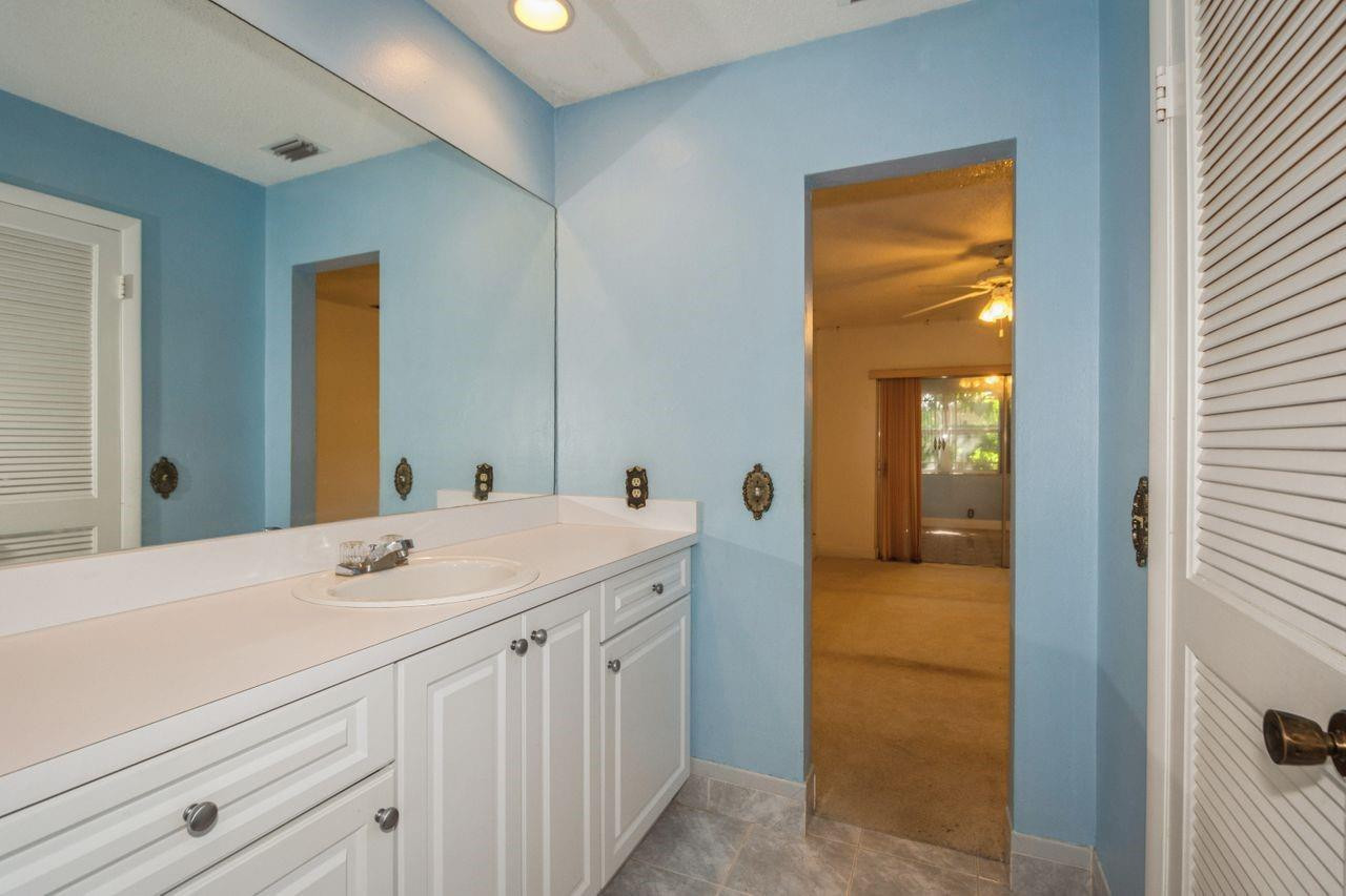 2610 NW 44th Terrace