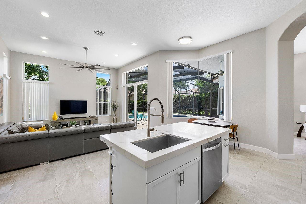 7426 NW 115th Terrace