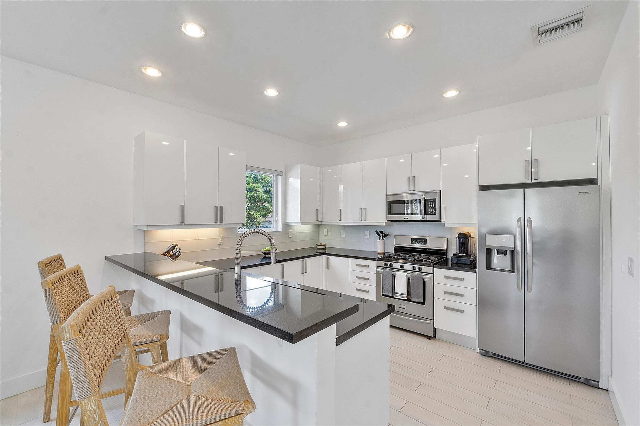600 NE 10th Avenue