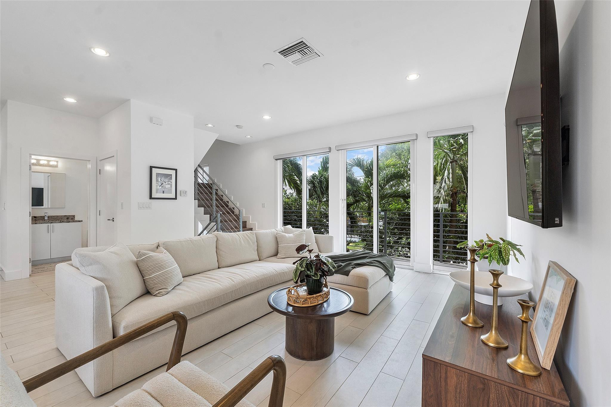 600 NE 10th Avenue