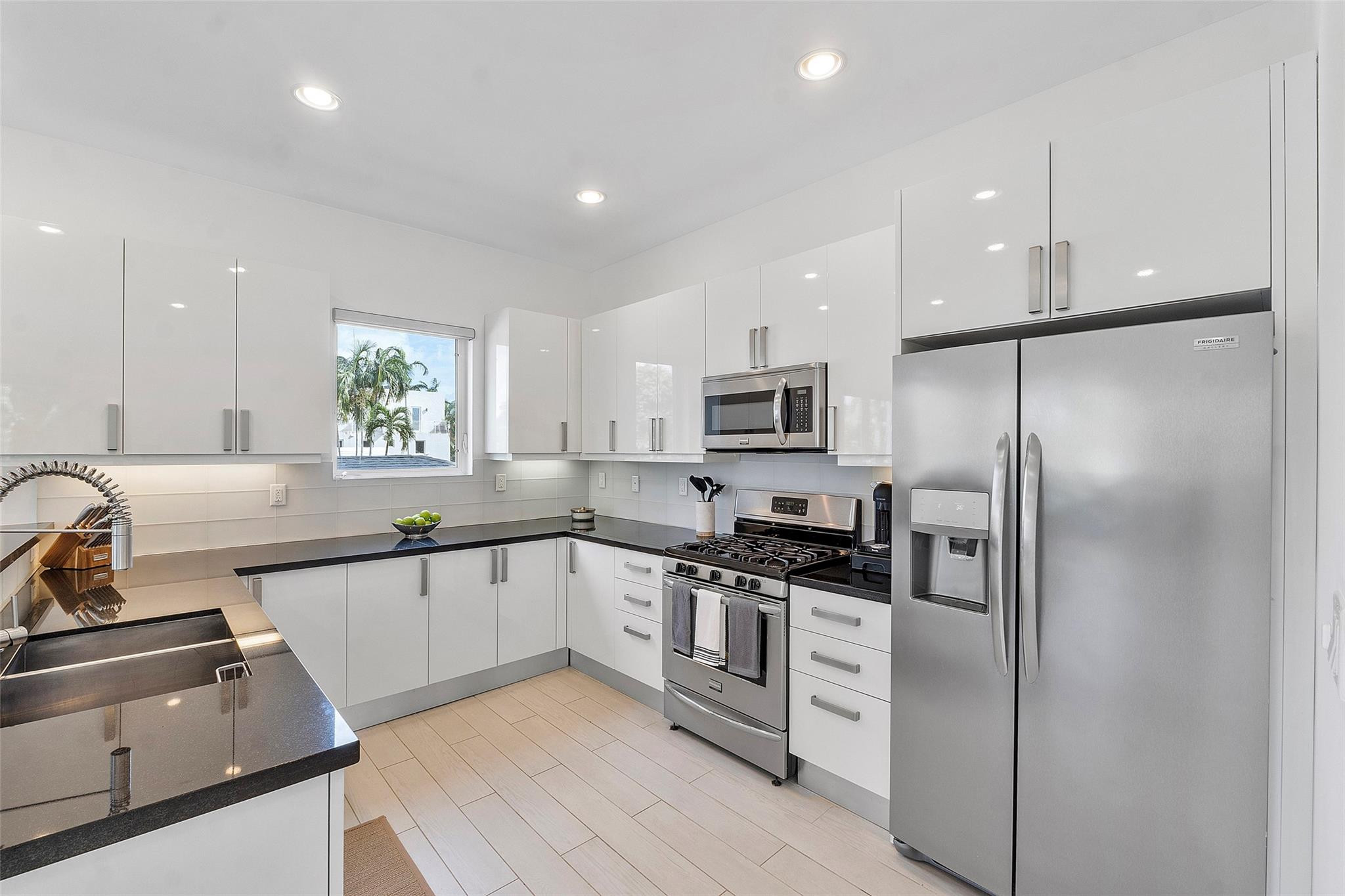 600 NE 10th Avenue
