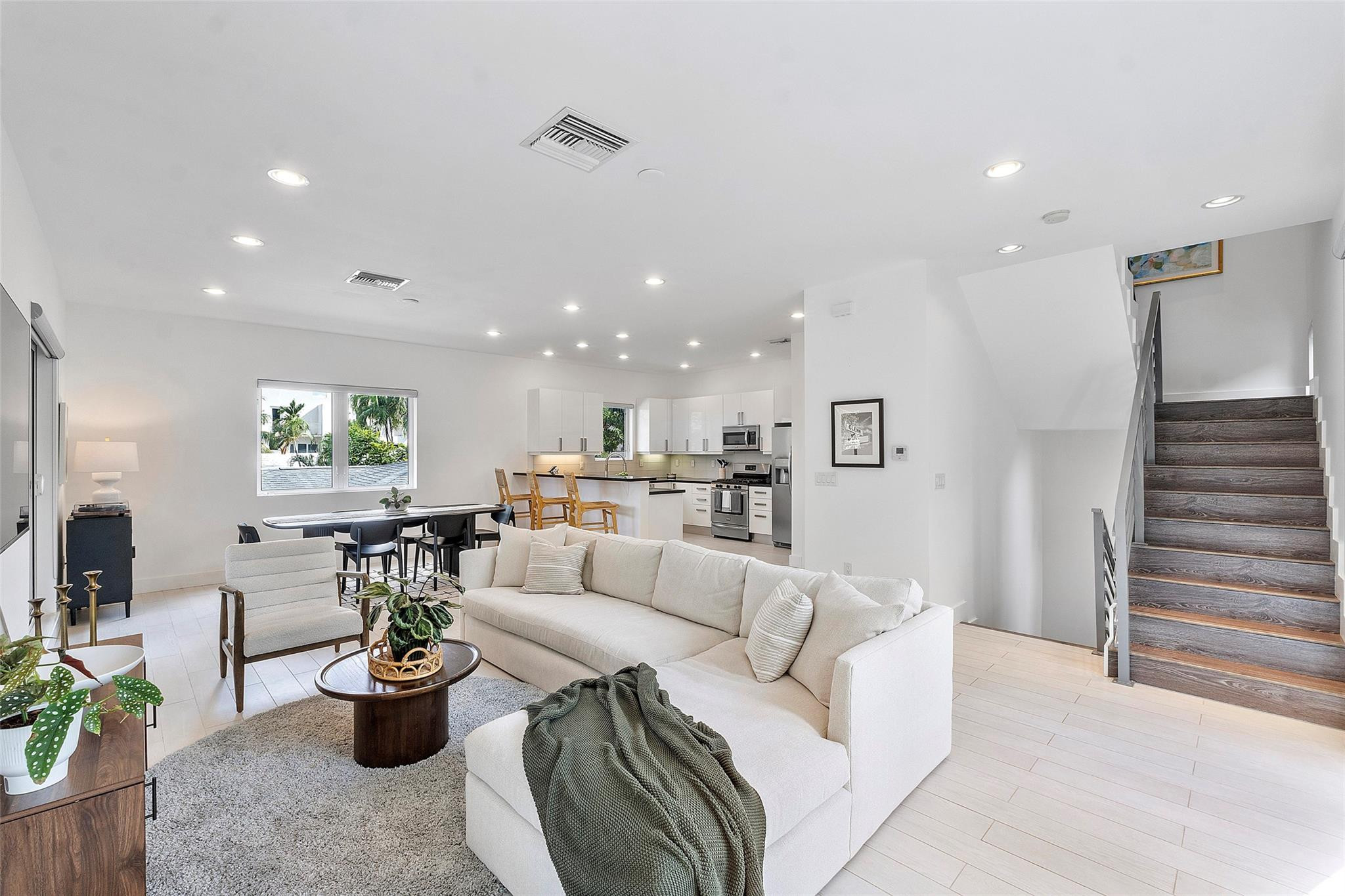 600 NE 10th Avenue