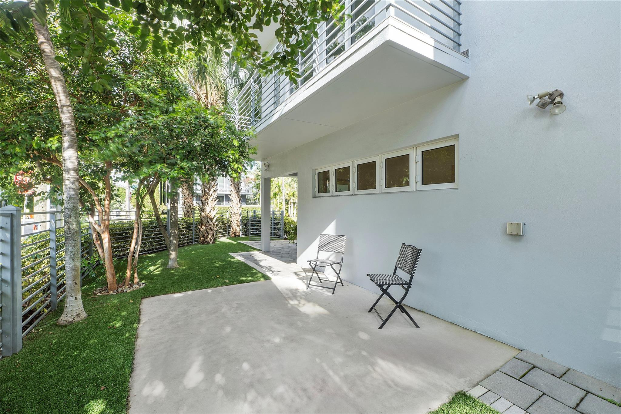 600 NE 10th Avenue