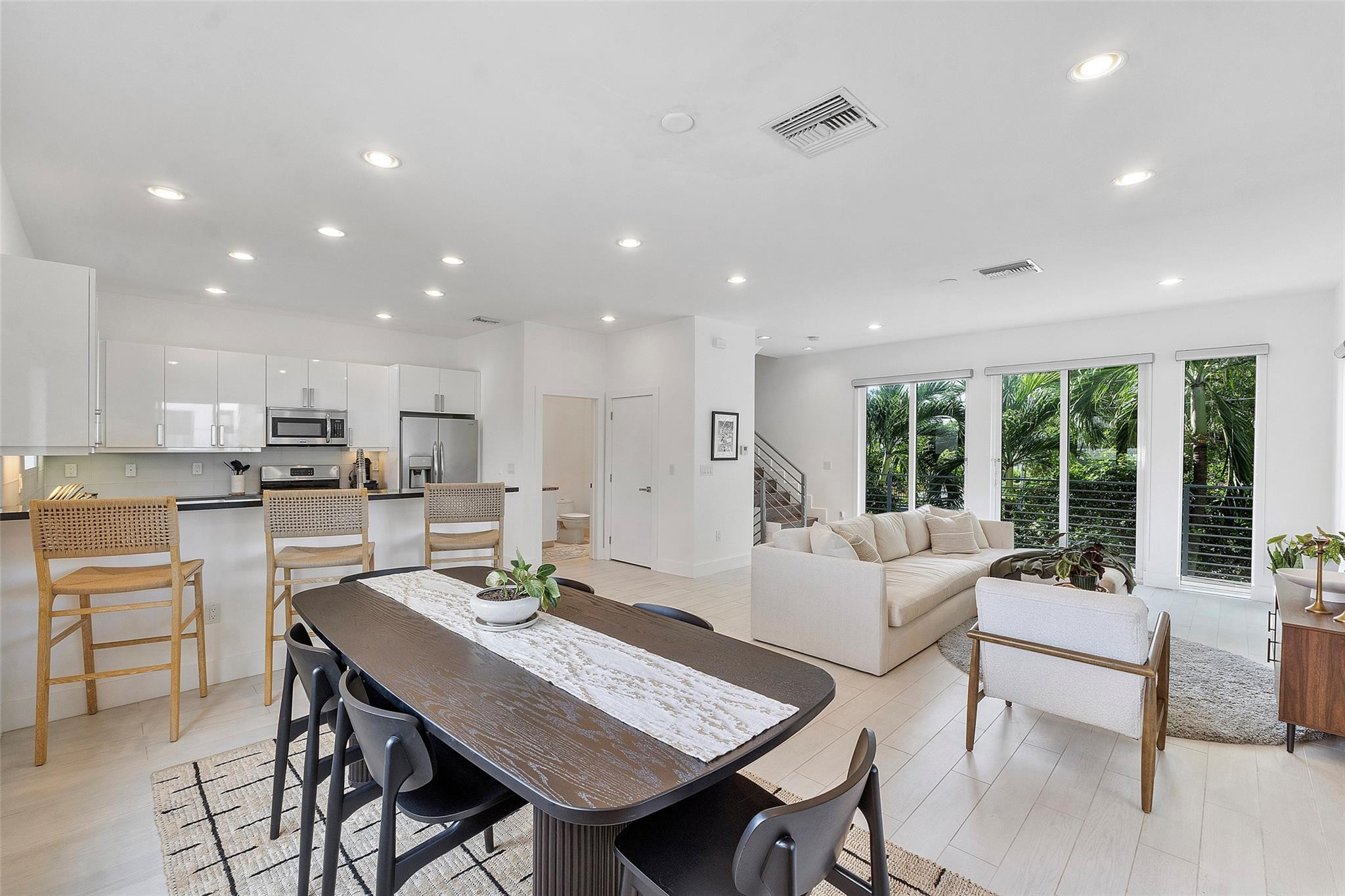 600 NE 10th Avenue