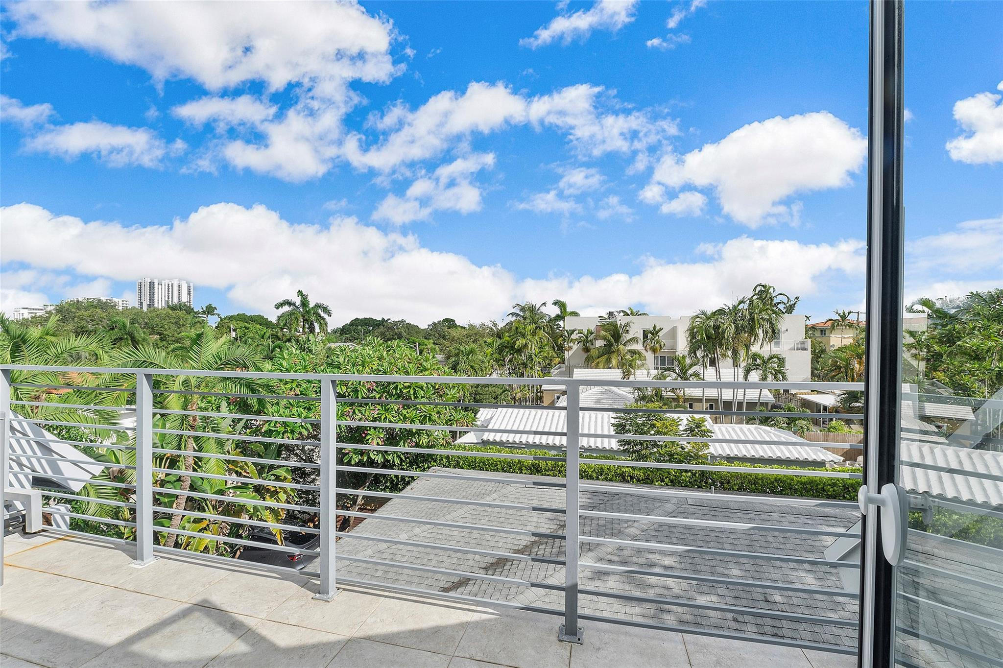 600 NE 10th Avenue