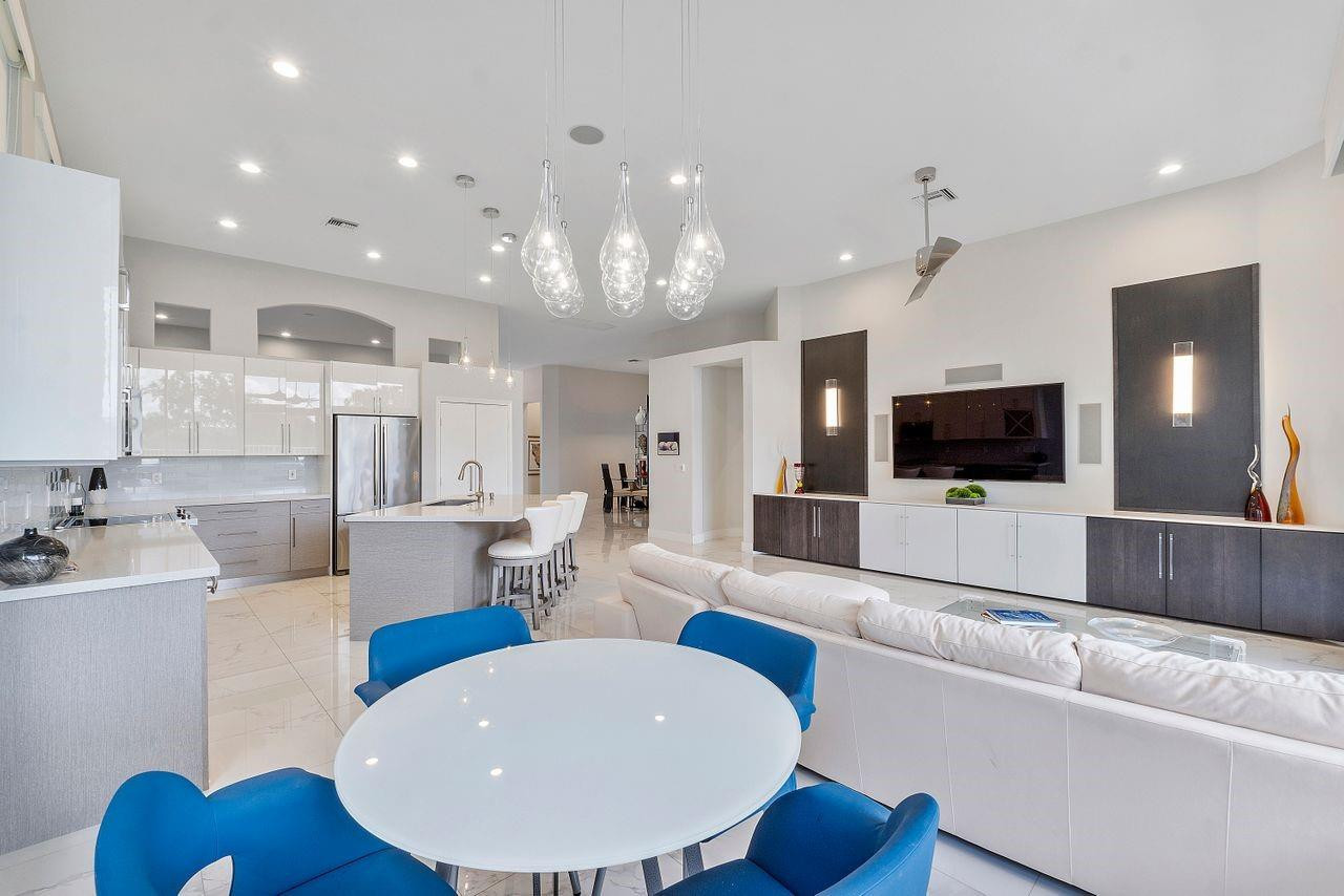 7963 Villa D Este Way