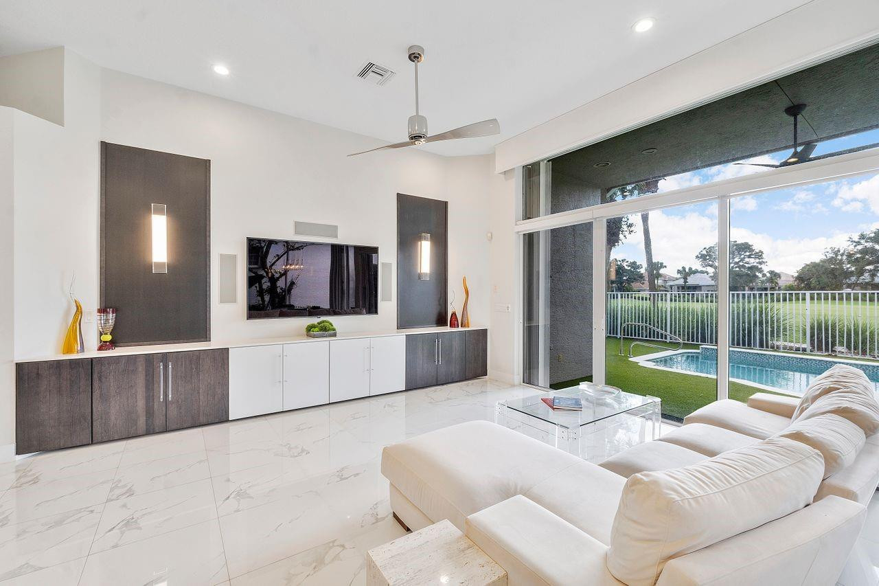 7963 Villa D Este Way