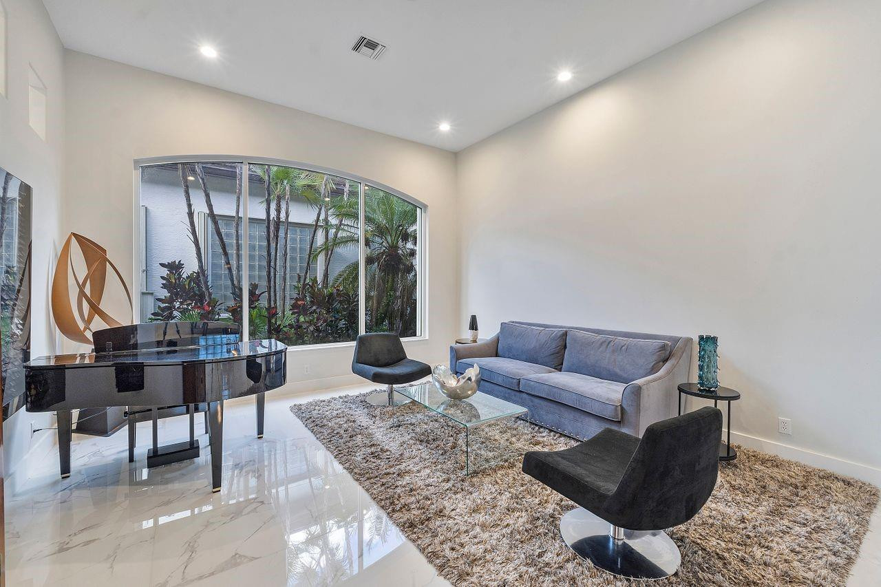 7963 Villa D Este Way