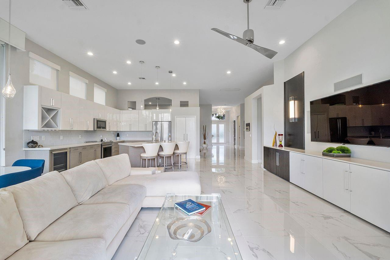 7963 Villa D Este Way