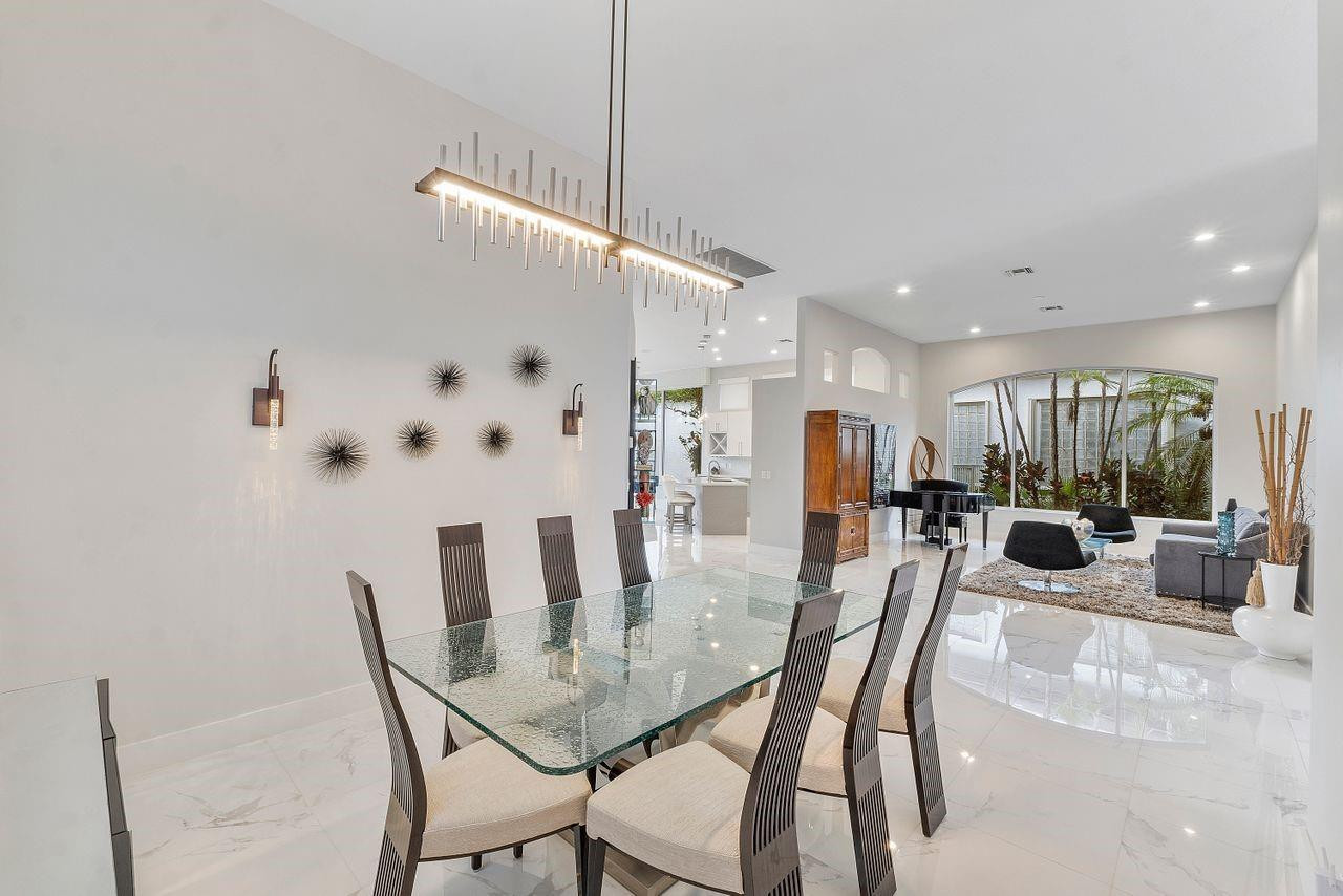 7963 Villa D Este Way