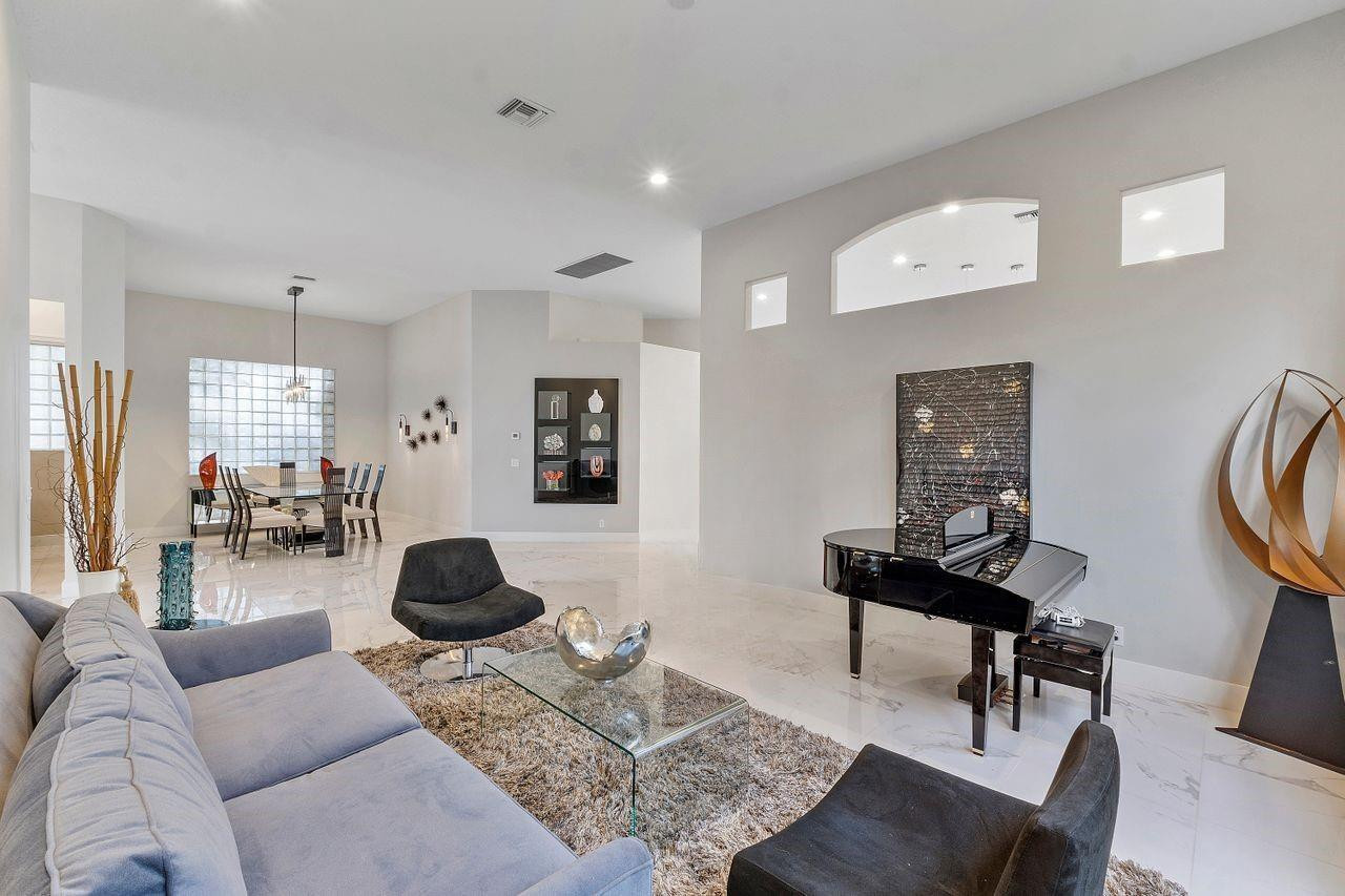 7963 Villa D Este Way