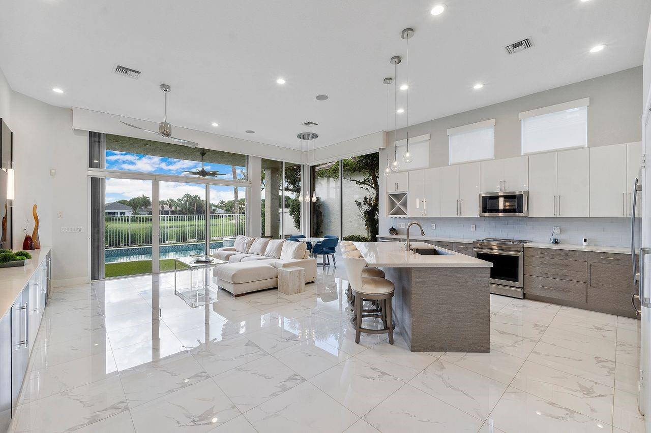 7963 Villa D Este Way