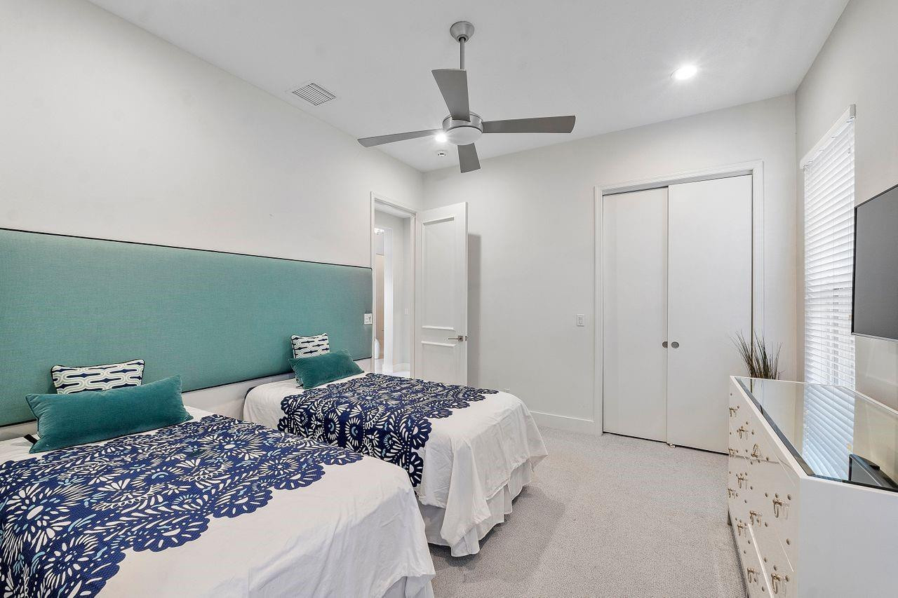 7963 Villa D Este Way