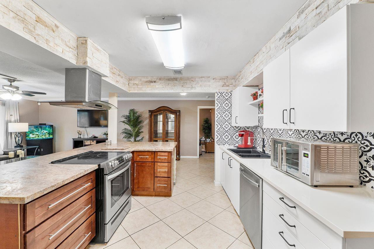 1510 NW 48th Place