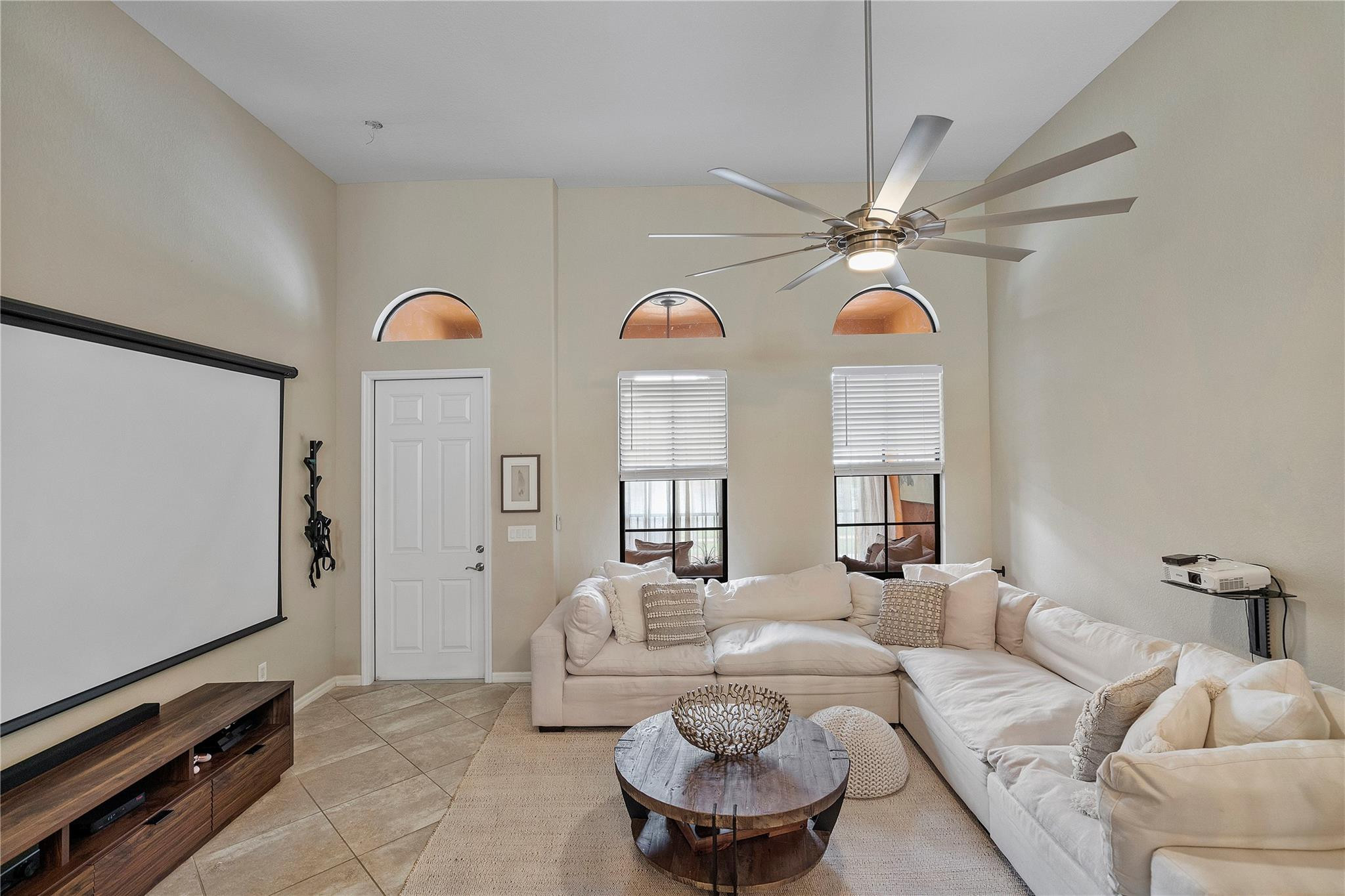 11711 Izarra Way 6111