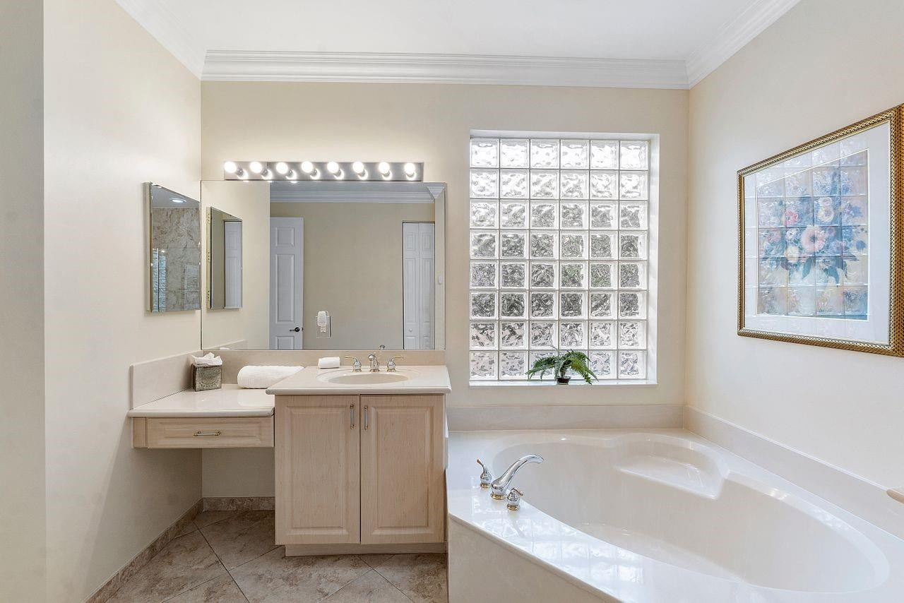 6828 Belmont Shore Drive