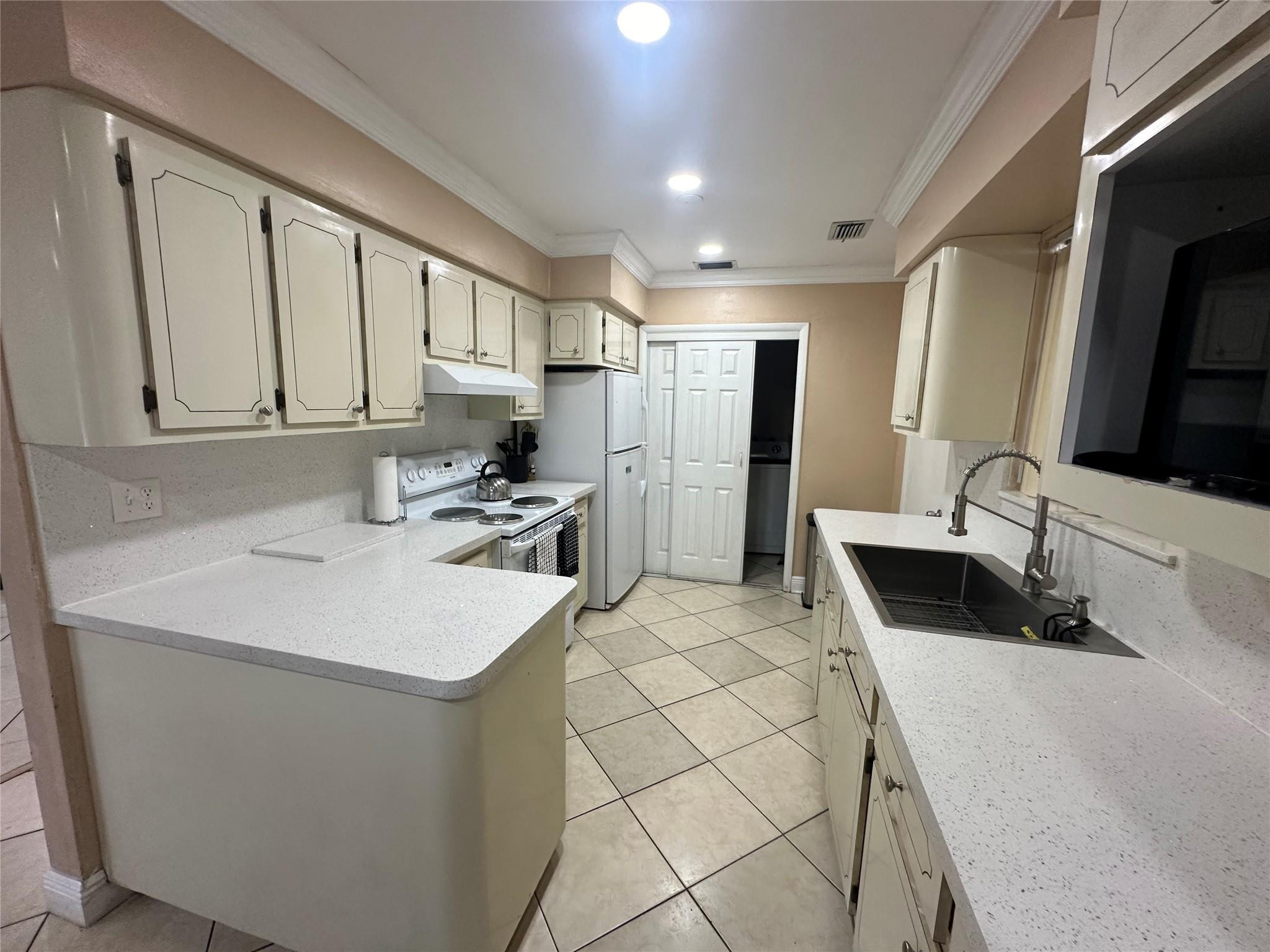 166 SW 5th Street