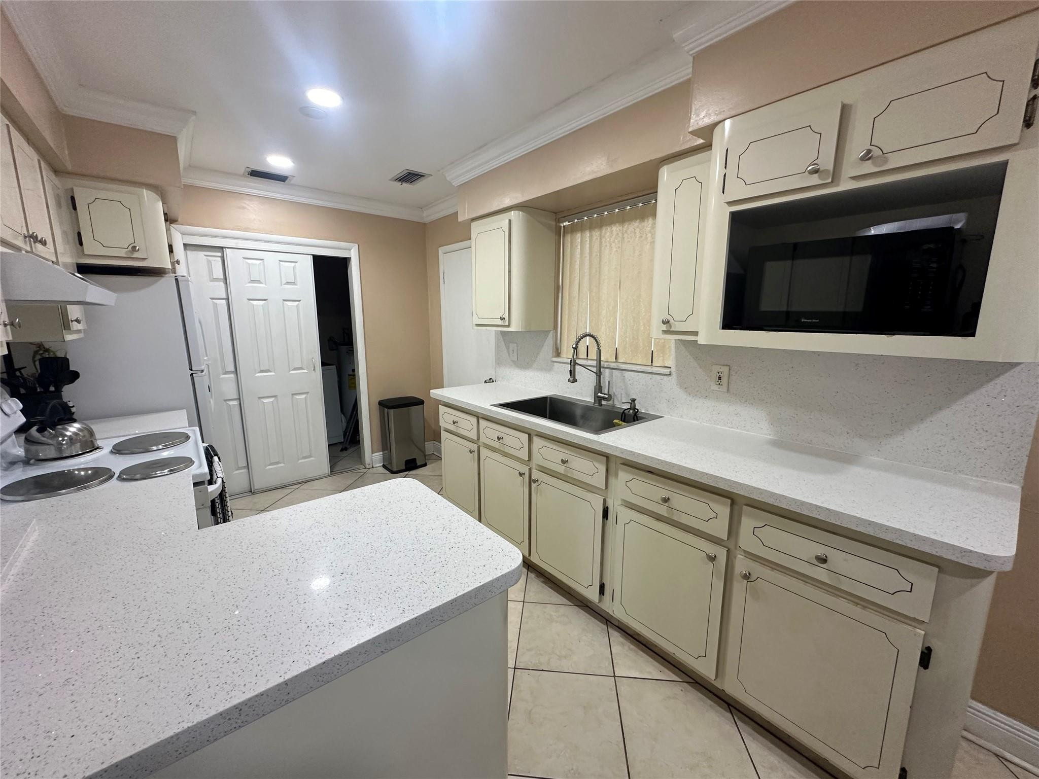 166 SW 5th Street
