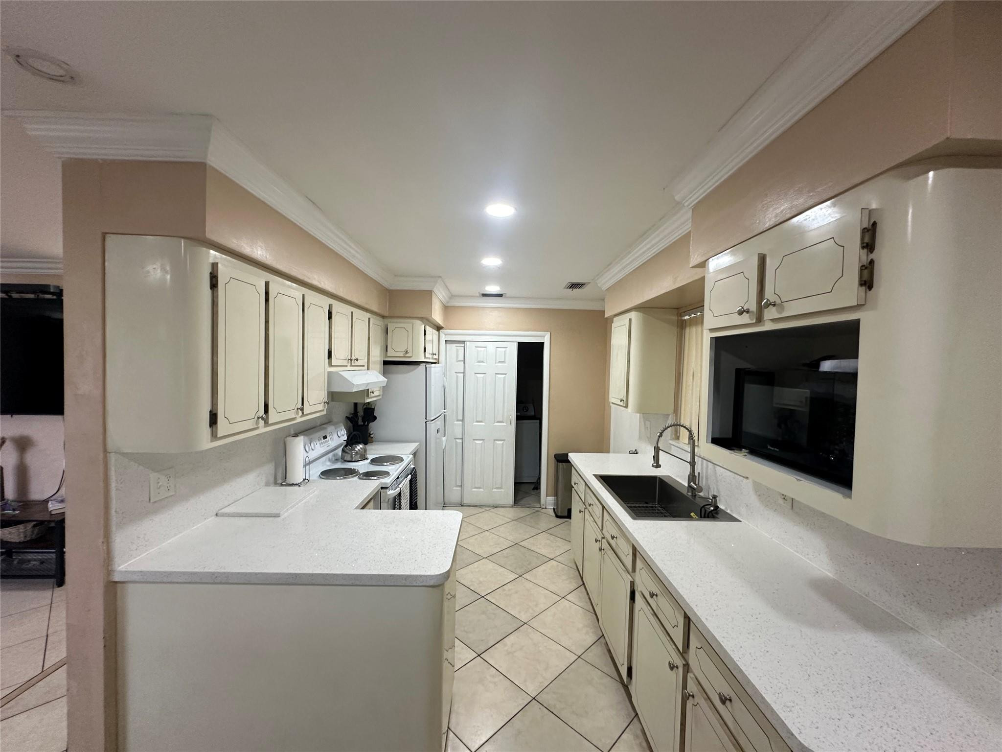 166 SW 5th Street