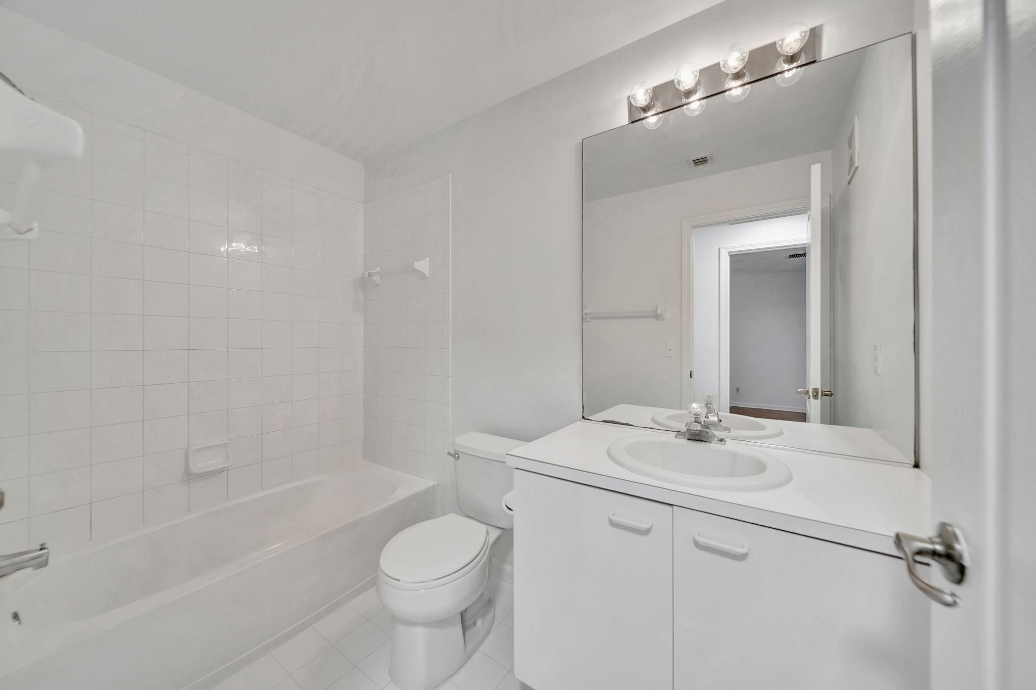 13202 NW 7th Place 13202