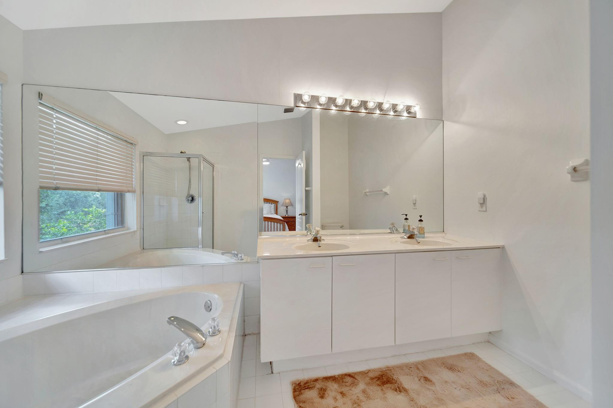 13202 NW 7th Place 13202