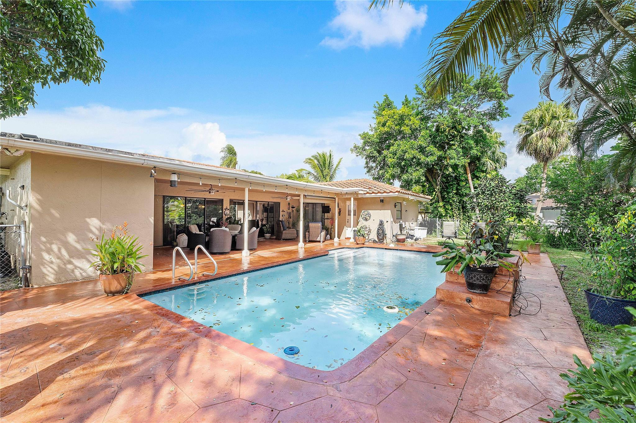 10162 NW 16th Court