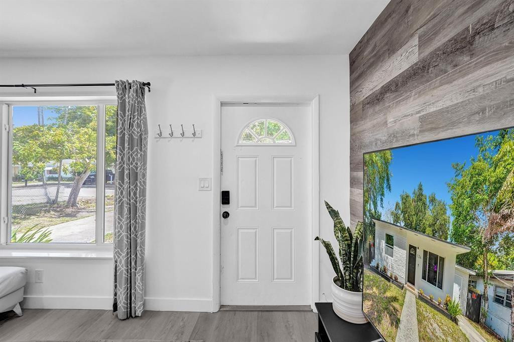 124 SW 7th Terrace
