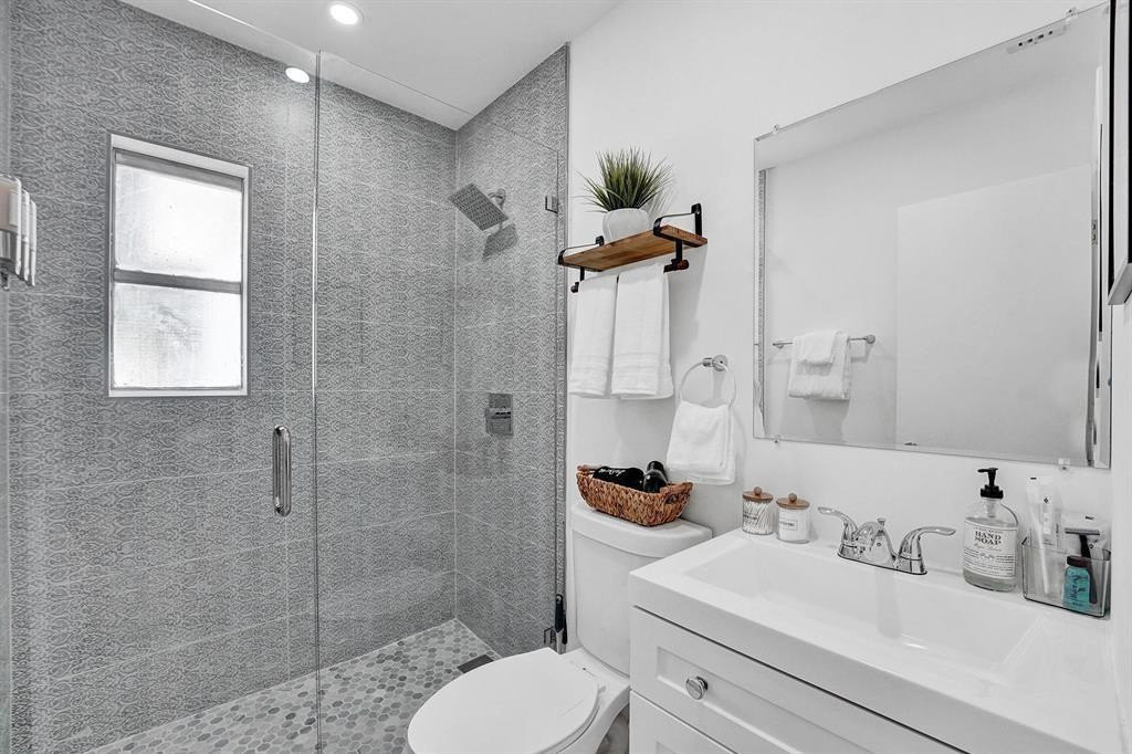 124 SW 7th Terrace