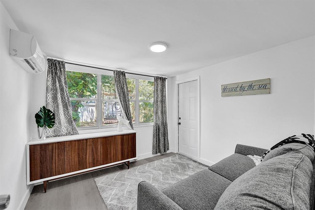 124 SW 7th Terrace