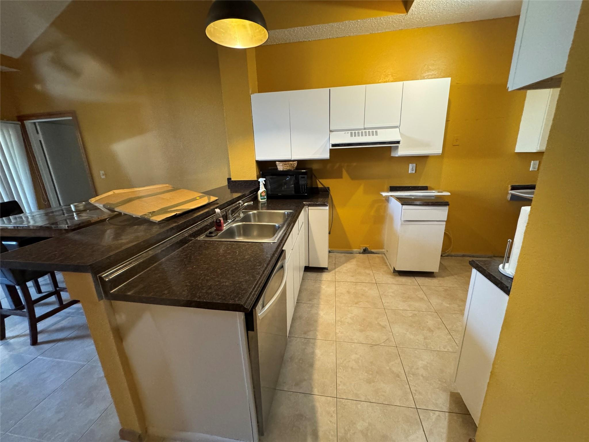 1423 Avon Lane 213