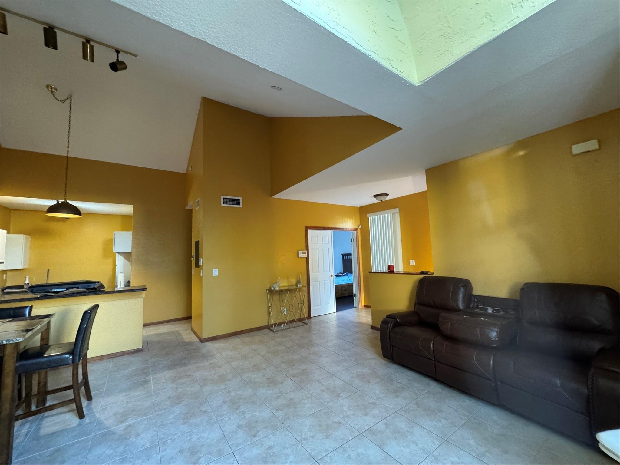 1423 Avon Lane 213