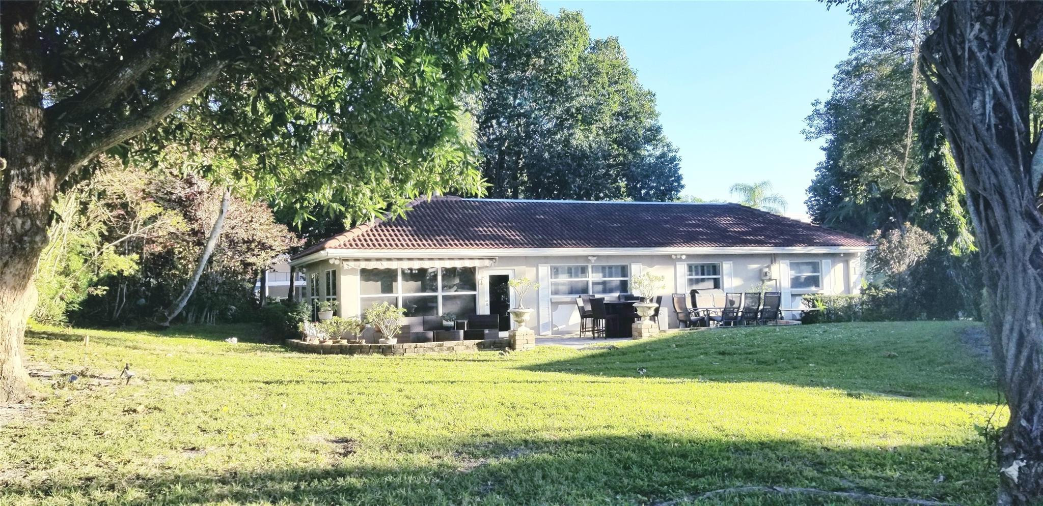 2853 N Palm Aire Drive
