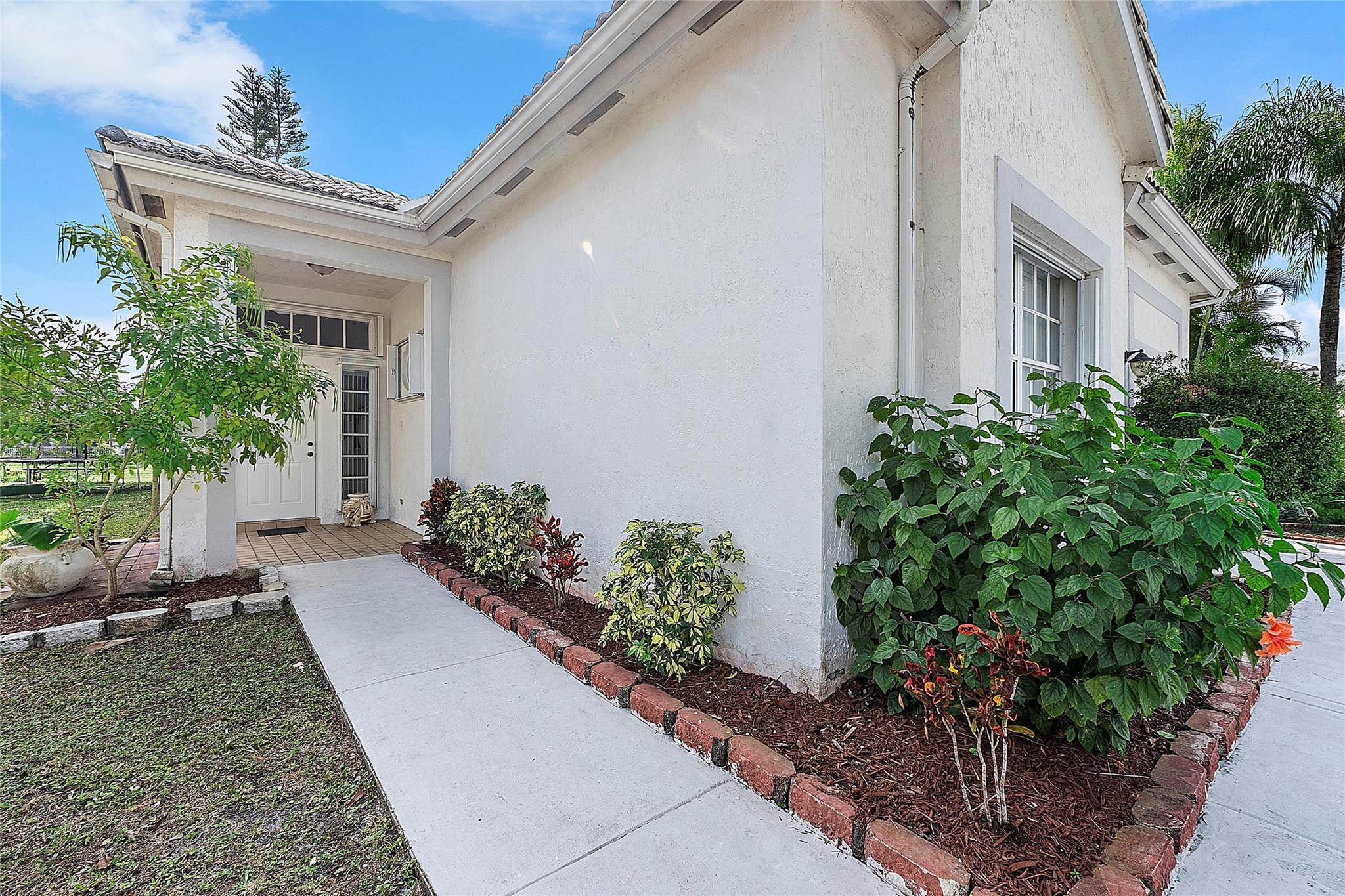 6876 NW 32nd Street
