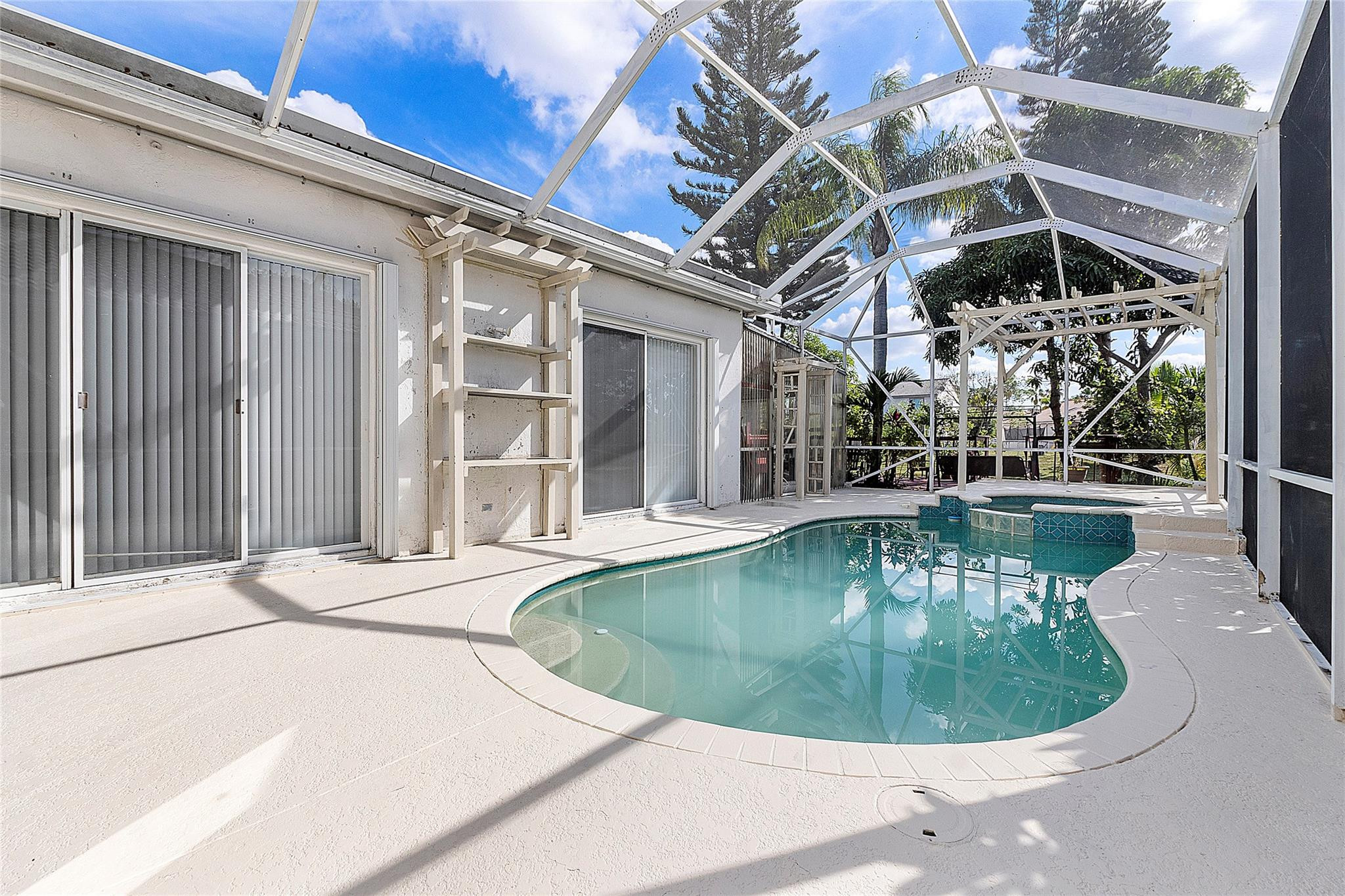 6876 NW 32nd Street