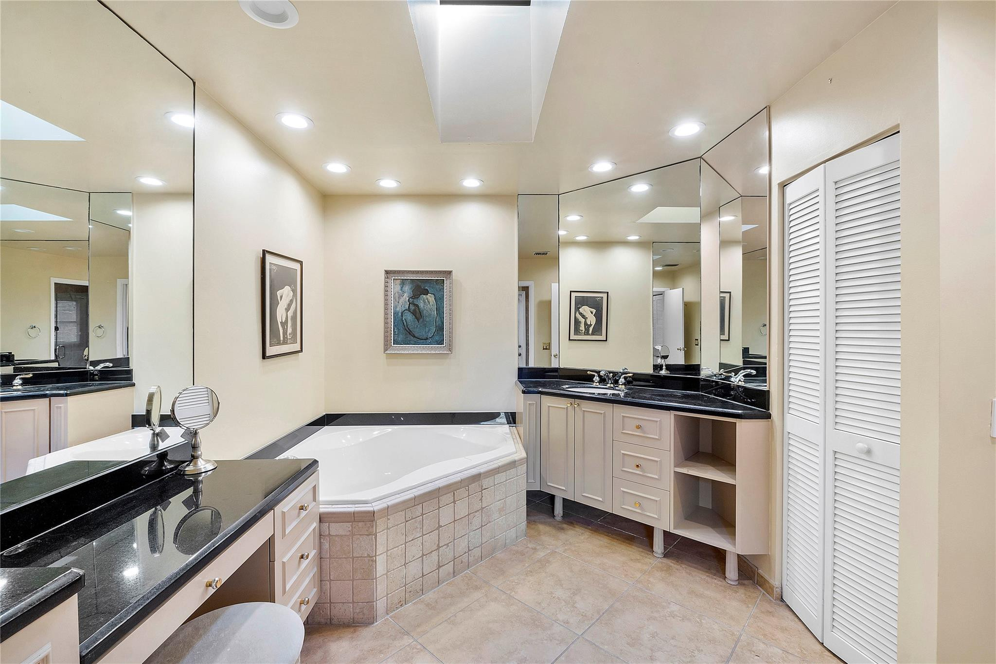 8977 NW 53rd Manor