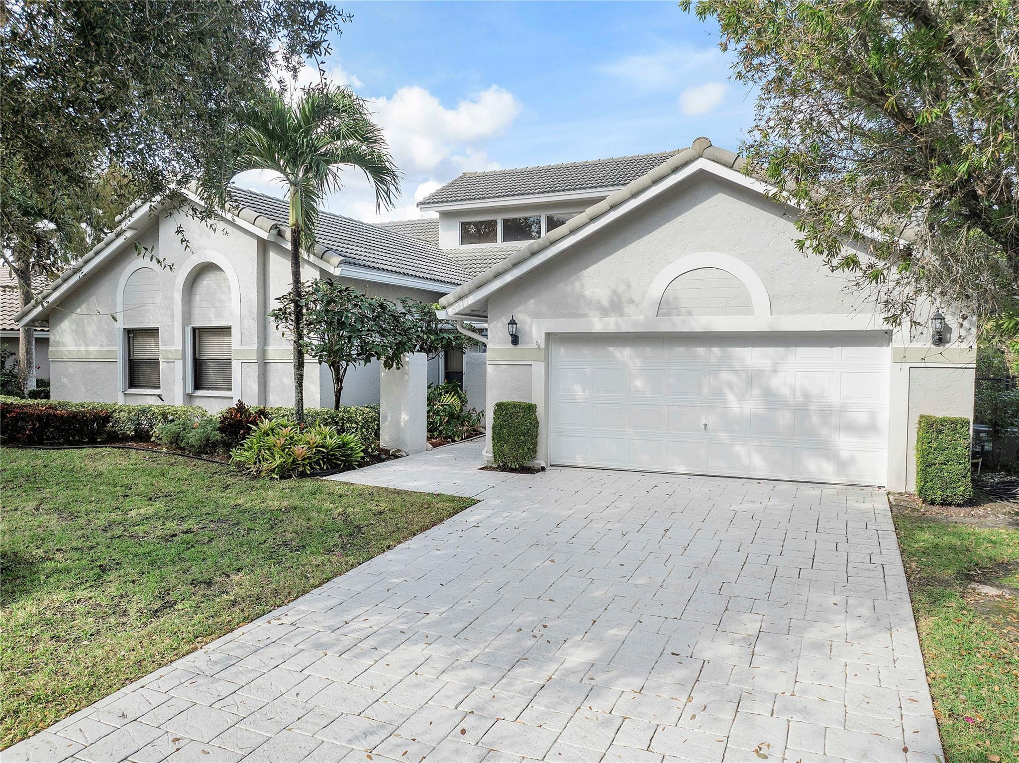 8977 NW 53rd Manor