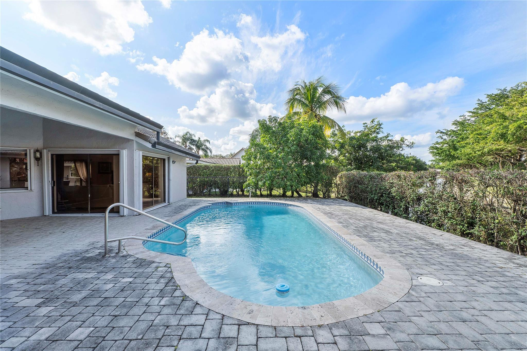 8977 NW 53rd Manor