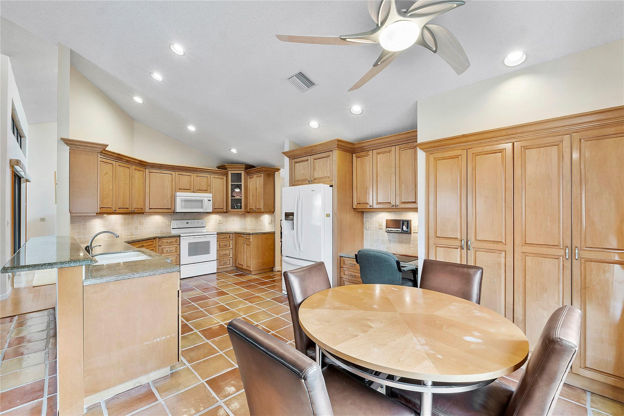 8977 NW 53rd Manor