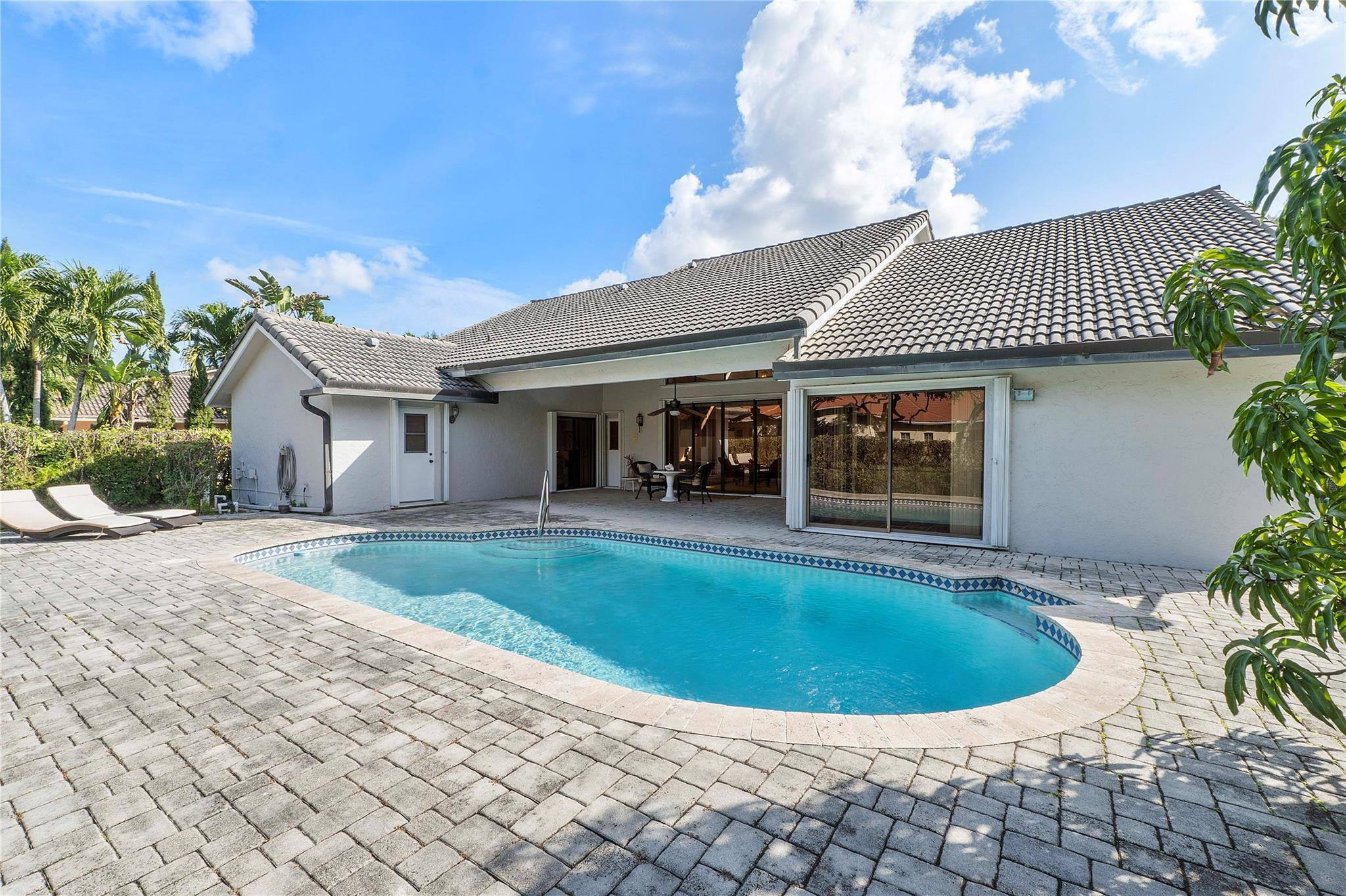 8977 NW 53rd Manor