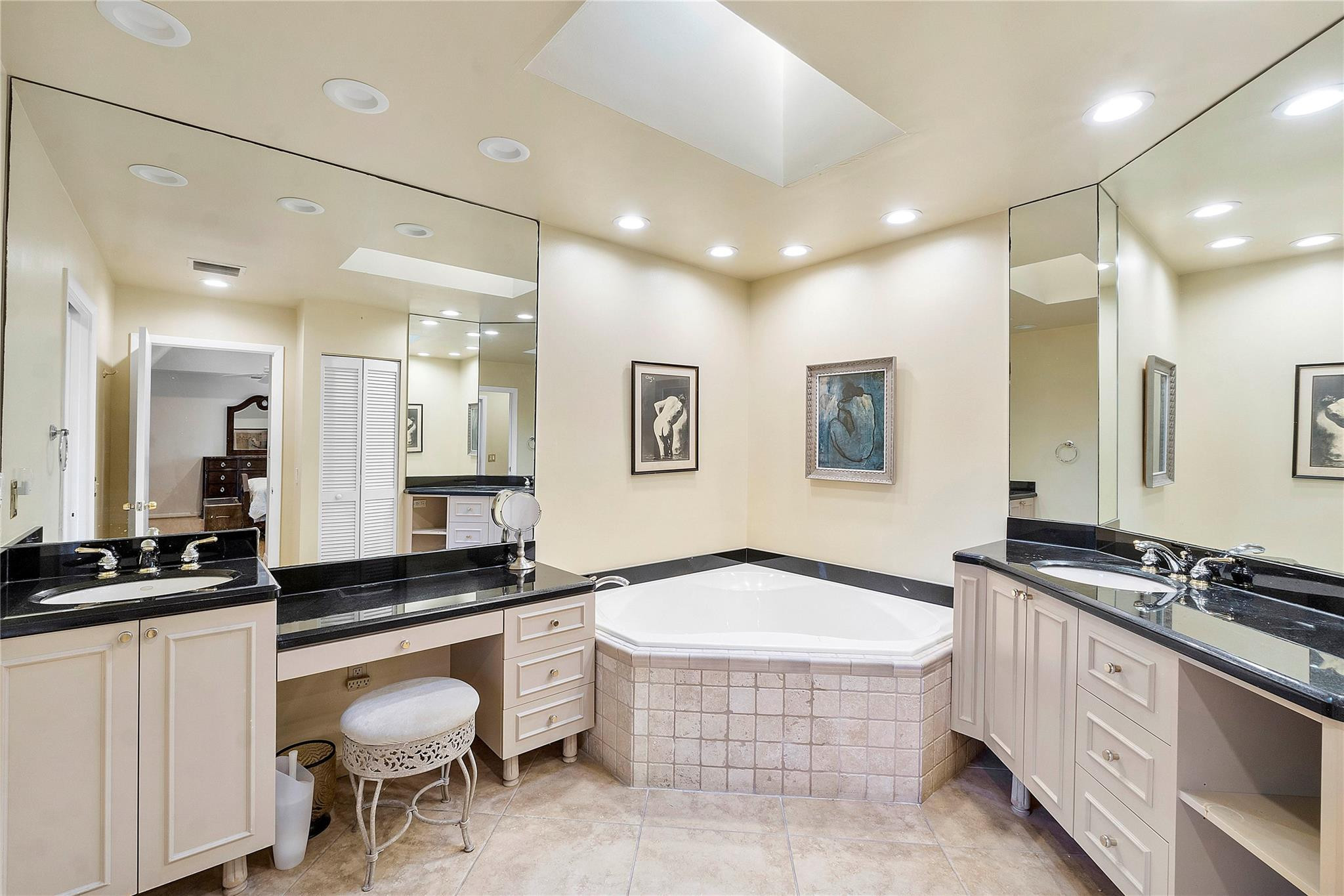 8977 NW 53rd Manor