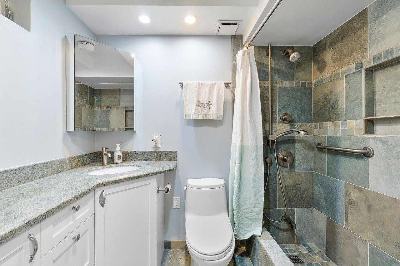 1057 Hillsboro Mile 714