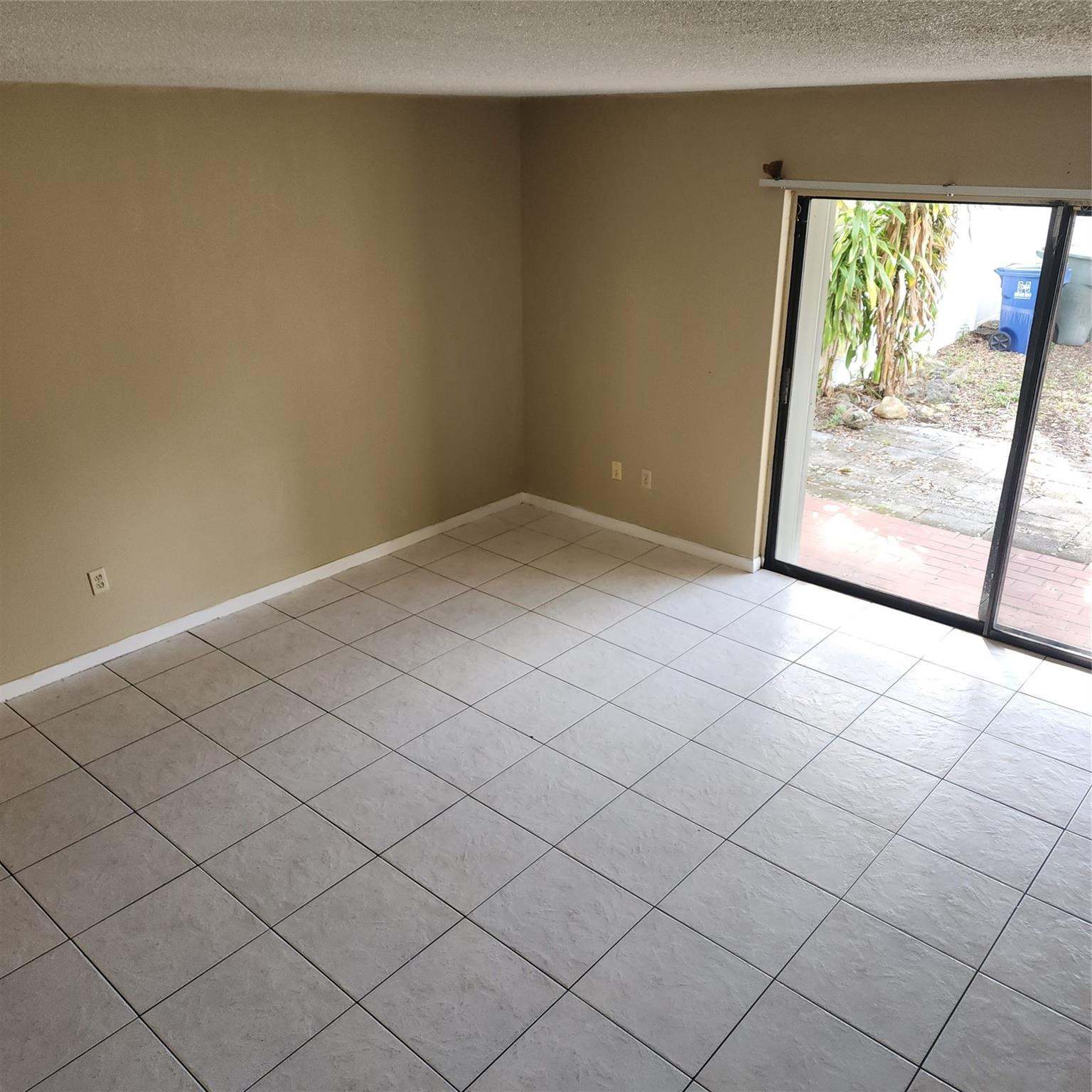 953 SW 8th Street