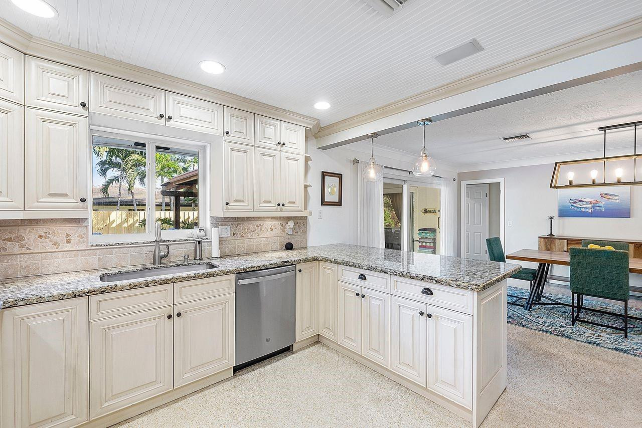 2700 NE 26th Terrace