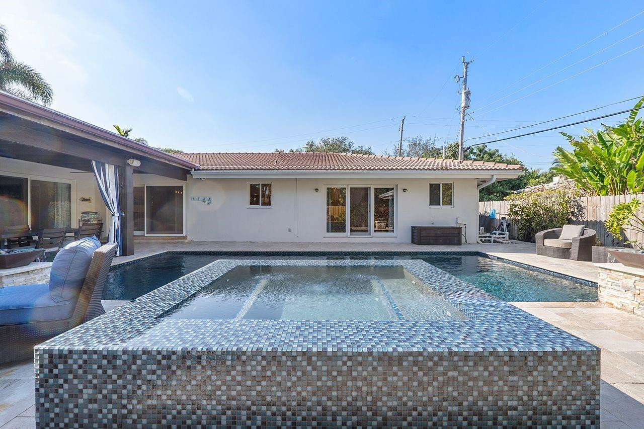 2700 NE 26th Terrace