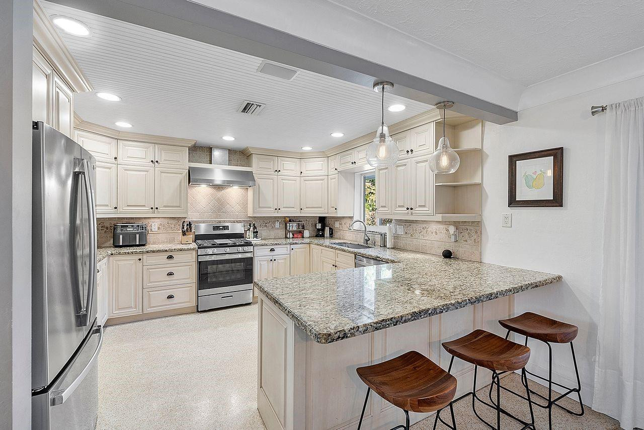 2700 NE 26th Terrace