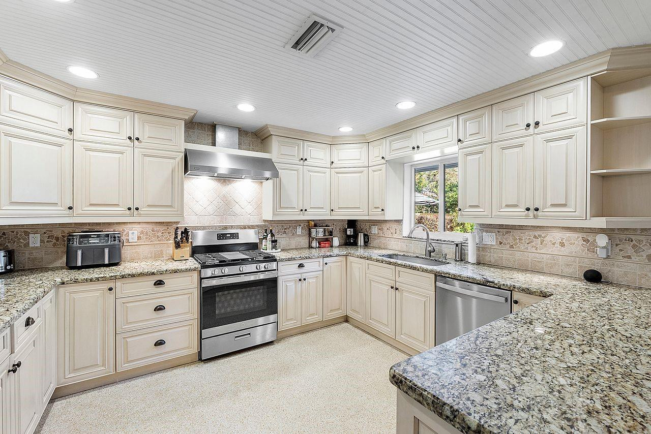 2700 NE 26th Terrace