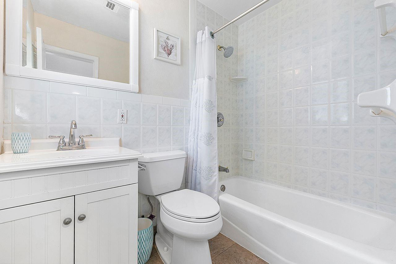 2700 NE 26th Terrace