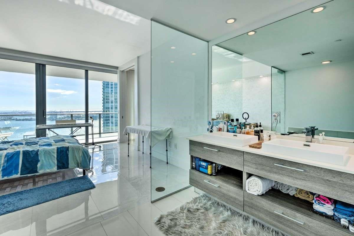 650 NE 32nd Street 3805